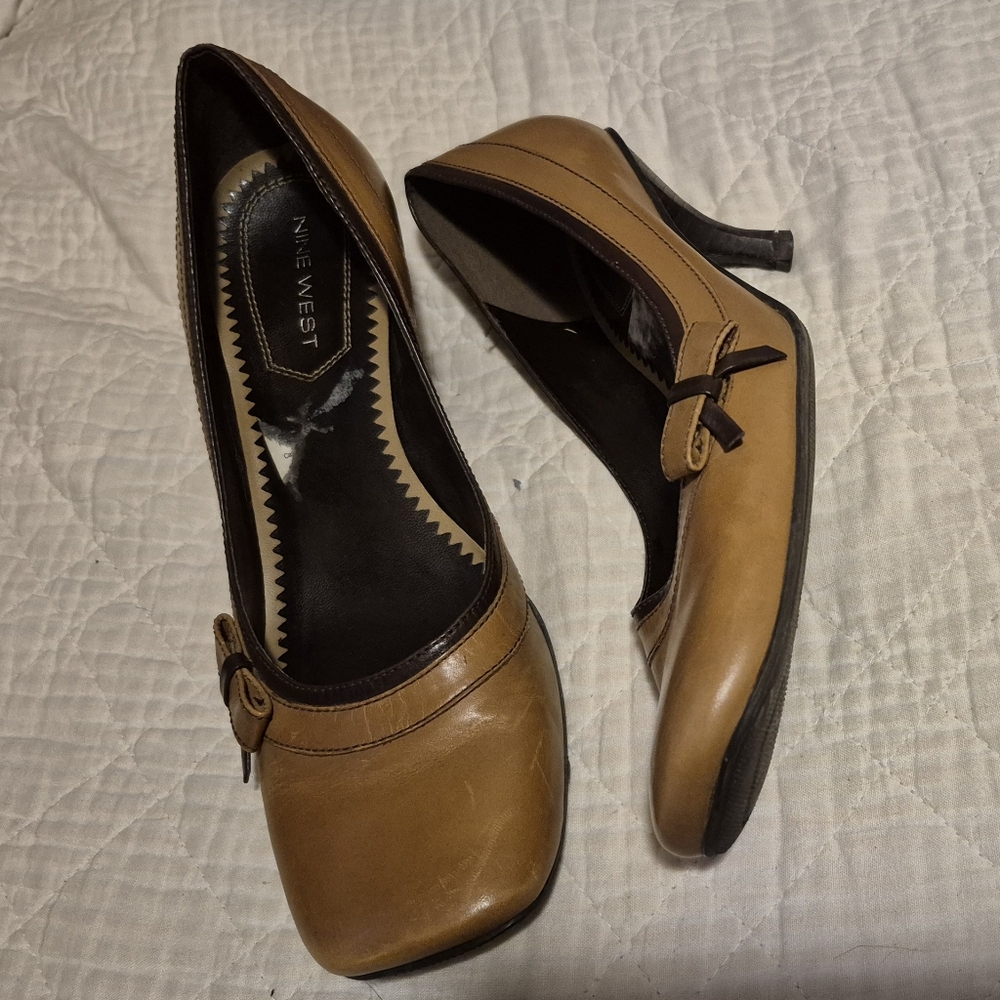 Nine West Women's Tan Pumps - Picture 2 of 7